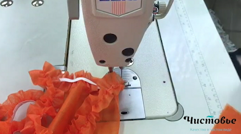 Как шьют одноразовые трусики для процедур? 